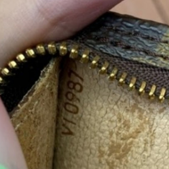 Small Louis Vuitton Crossbody Purse/Pouch💛🤎 - Picture 16 of 16